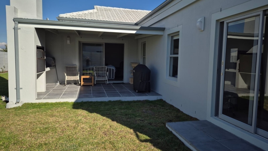 To Let 4 Bedroom Property for Rent in Sunningdale Western Cape